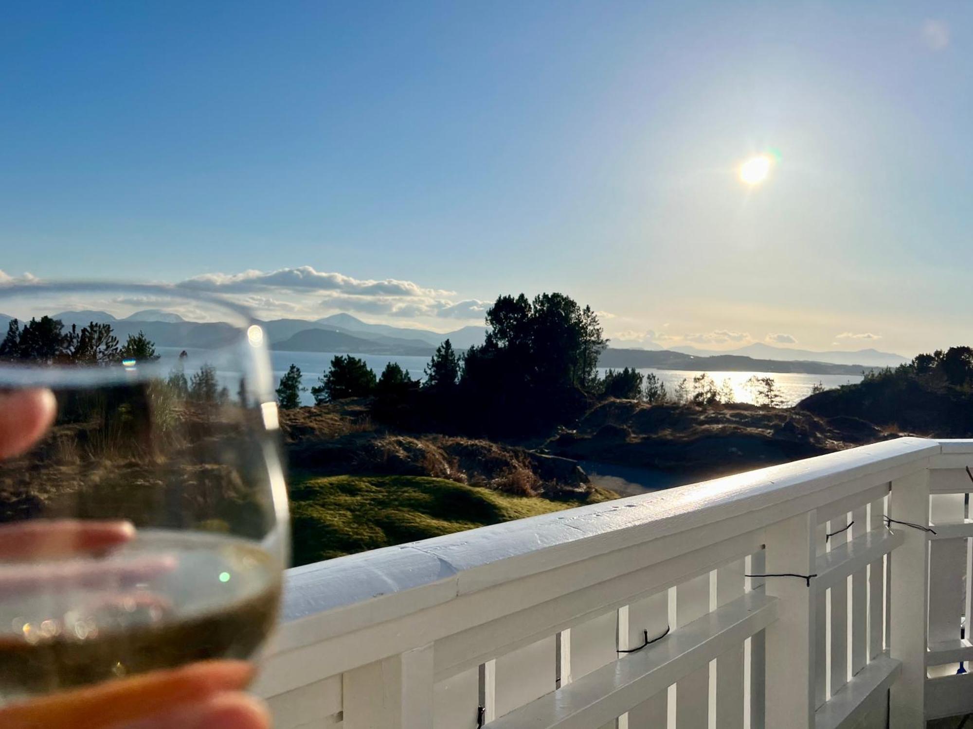 Wake Up To A Beautiful View And Smell Of The Sea Leilighet Kristiansund Eksteriør bilde